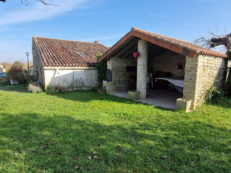 Maison à SAINT-COUTANT-LE-GRAND