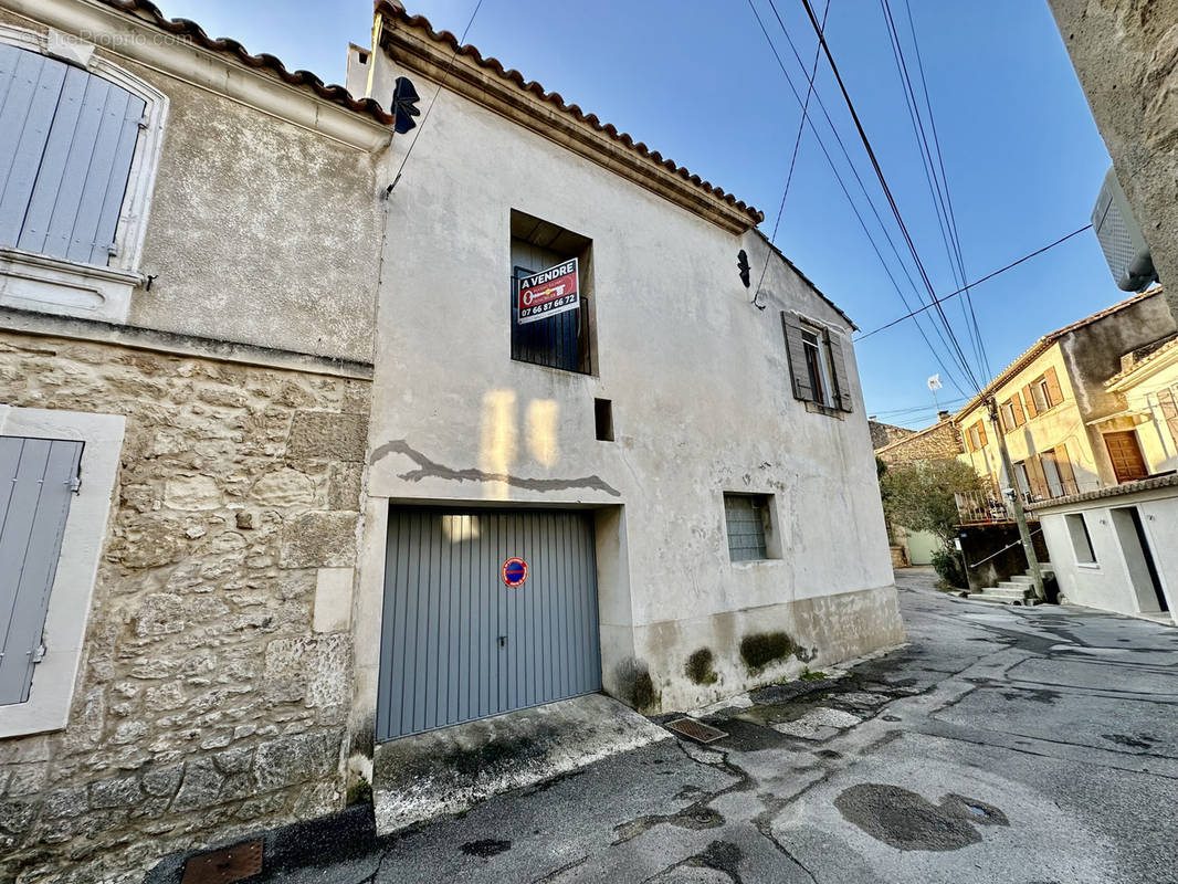 Maison à FONTVIEILLE