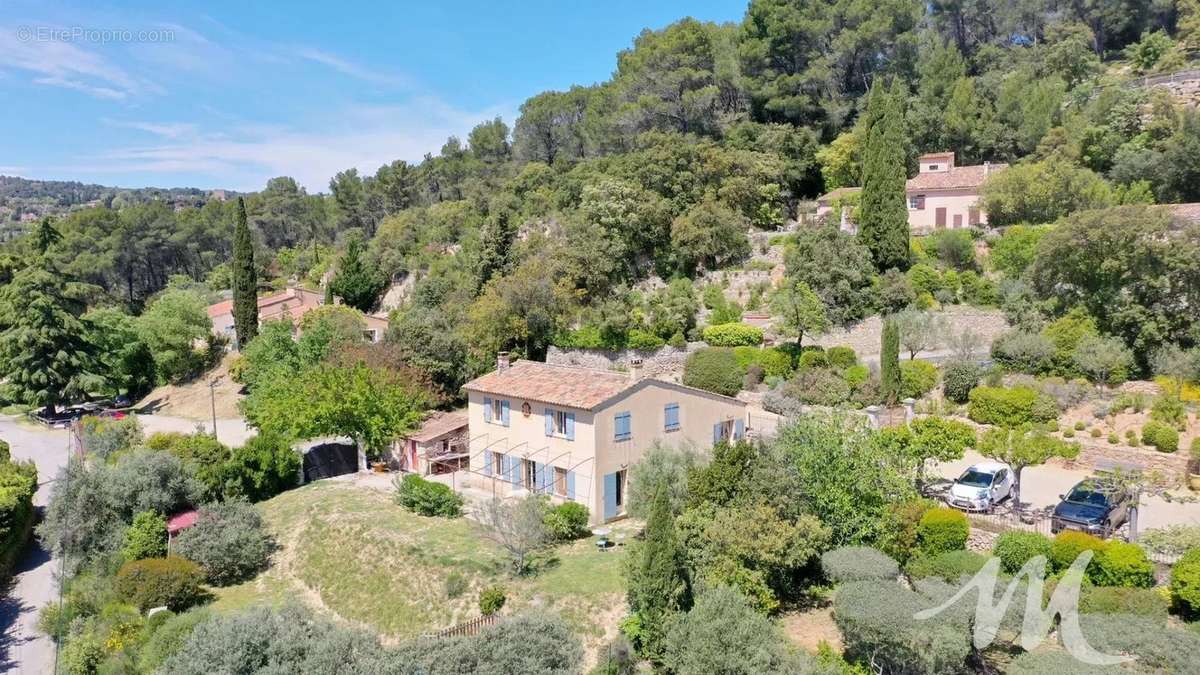 Maison à COTIGNAC