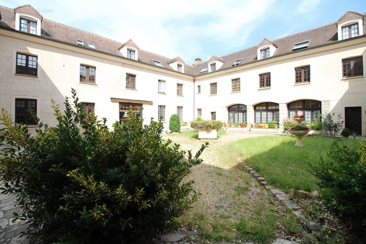 Appartement à SAINT-ARNOULT-EN-YVELINES