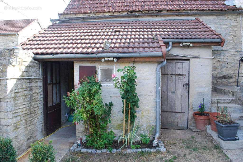 Maison à CRUZY-LE-CHATEL