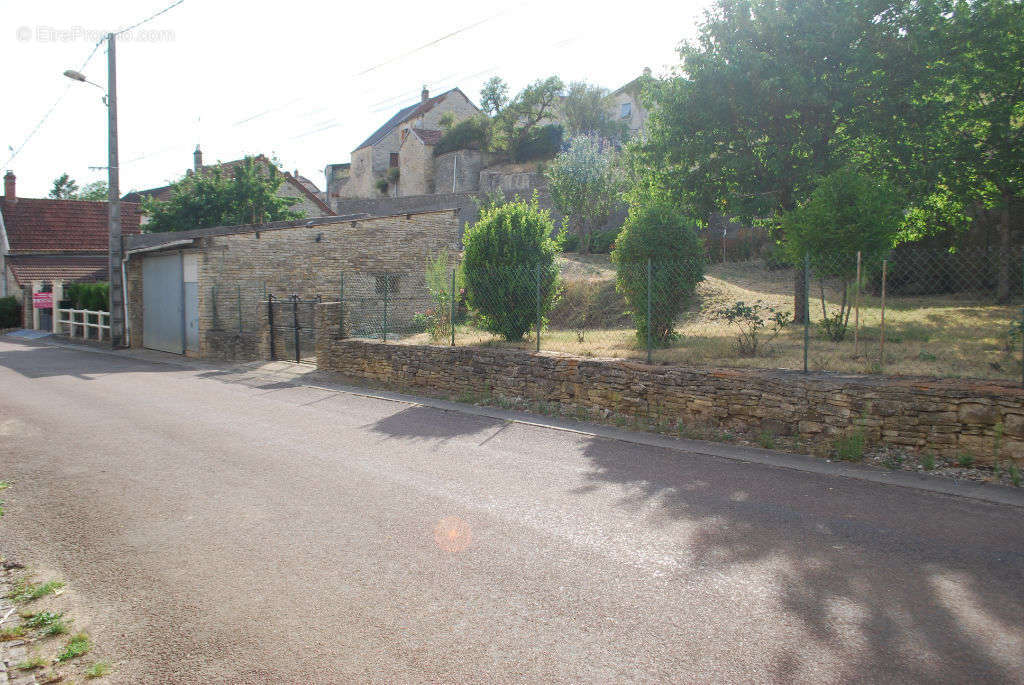 Maison à CRUZY-LE-CHATEL