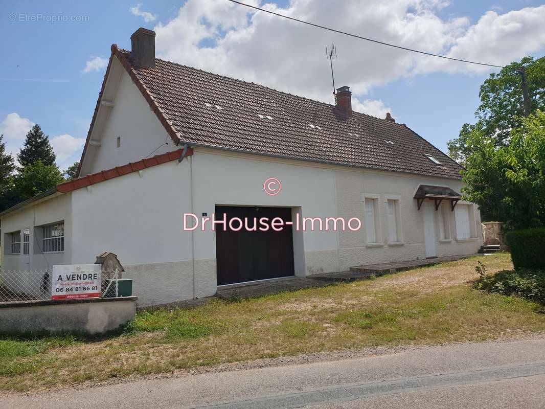 Maison à MONTVICQ