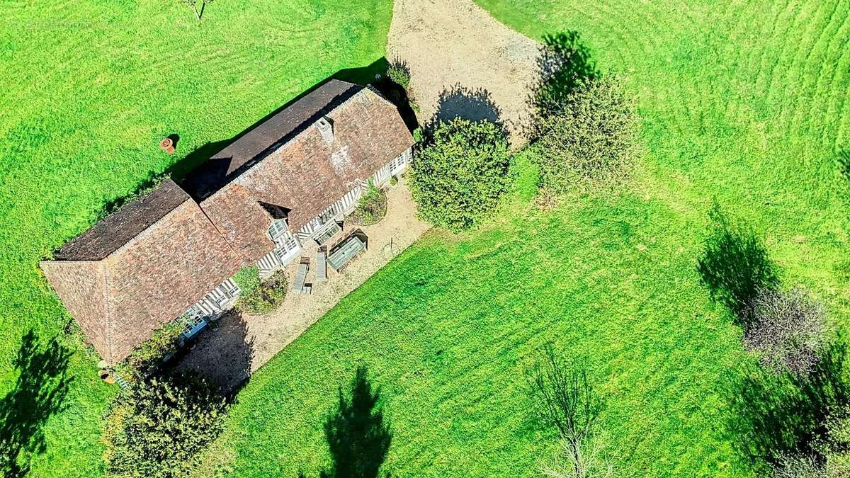 Maison à SAINT-GEORGES-EN-AUGE