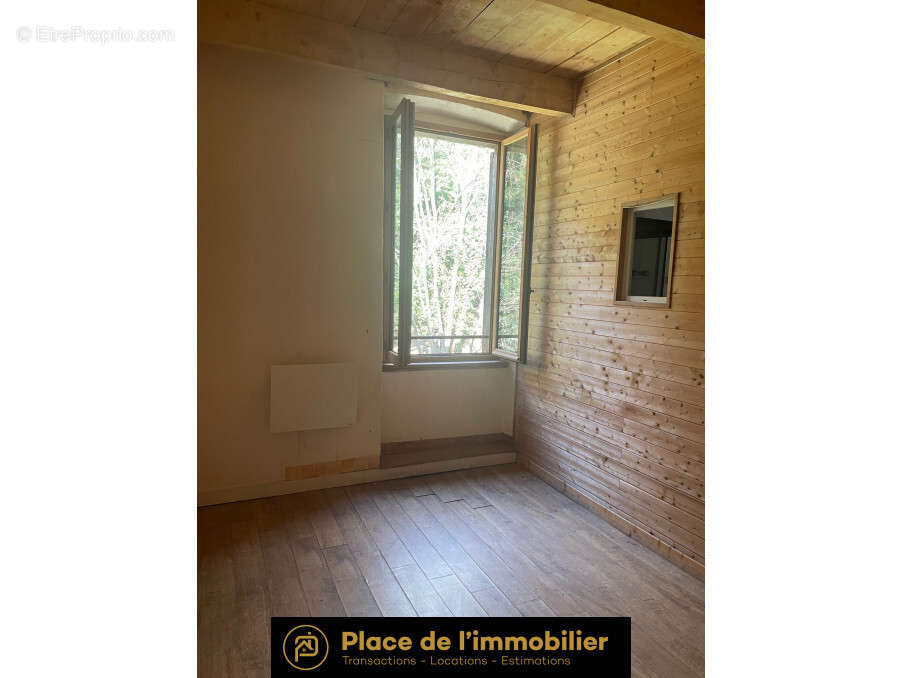 Appartement à ROBIAC-ROCHESSADOULE