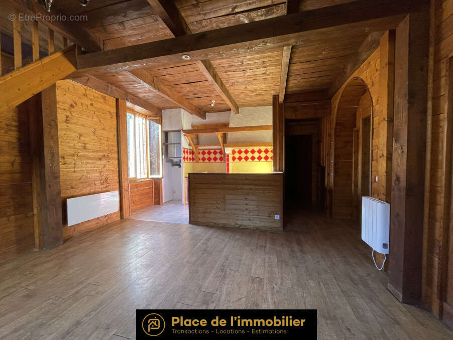 Appartement à ROBIAC-ROCHESSADOULE