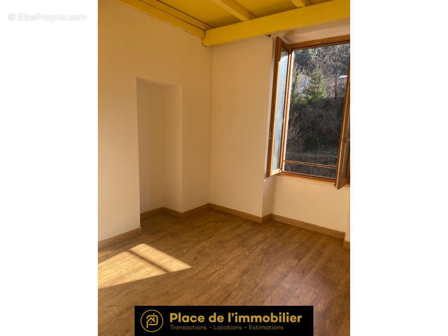 Appartement à ROBIAC-ROCHESSADOULE