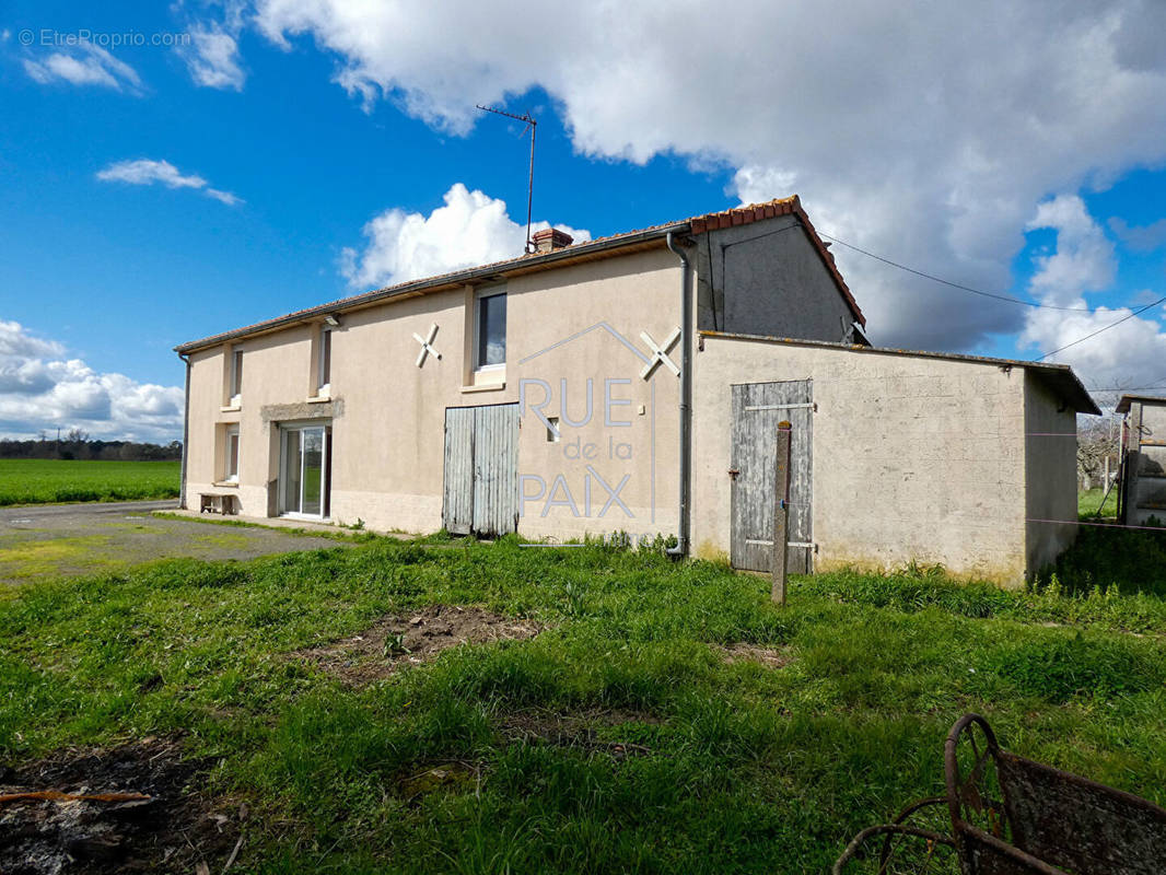 Maison à COUSSAY