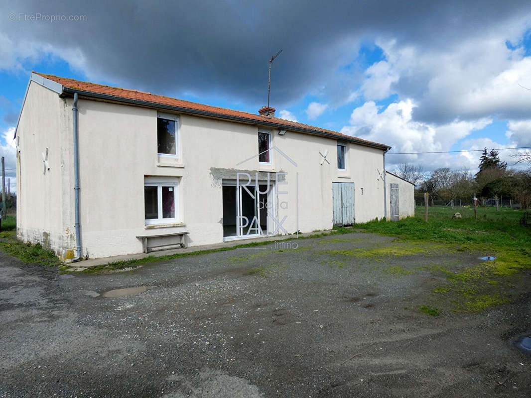 Maison à COUSSAY