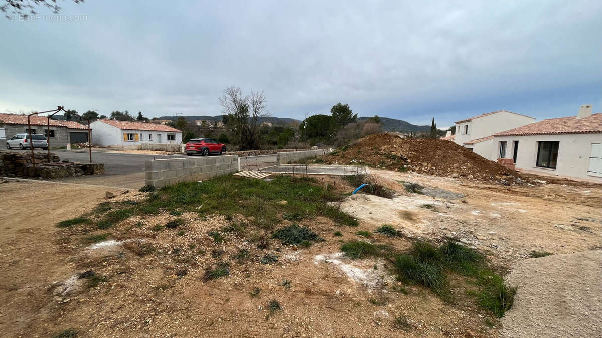 Terrain à SAINT-MAXIMIN-LA-SAINTE-BAUME