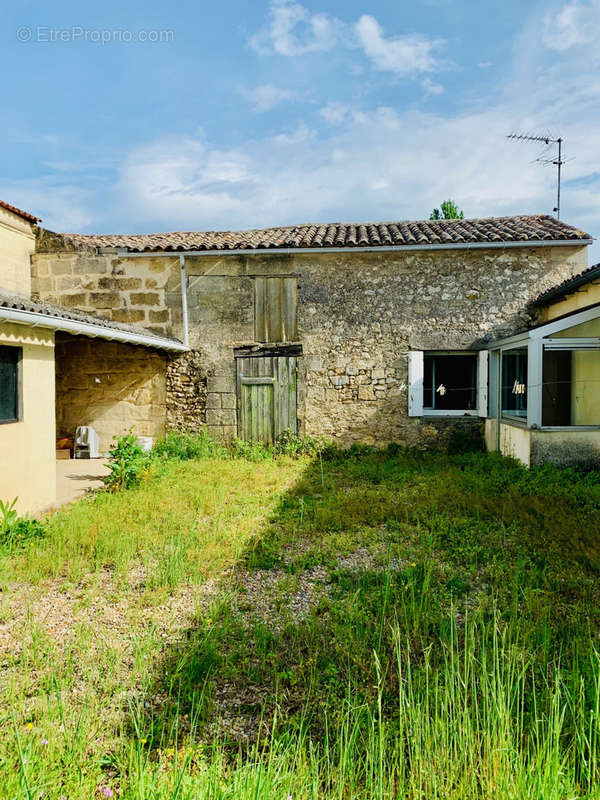 Maison à MOULIETS-ET-VILLEMARTIN