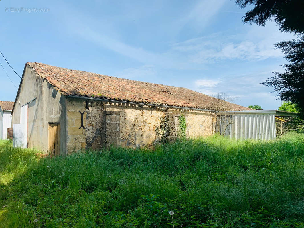 Maison à MOULIETS-ET-VILLEMARTIN