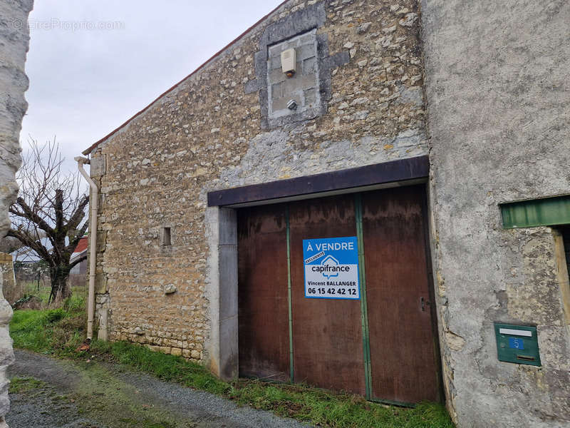 Maison à SAINT-COUTANT-LE-GRAND