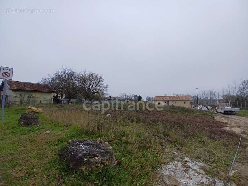 Terrain à BUDOS