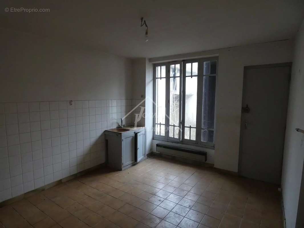 Appartement à BELLENAVES