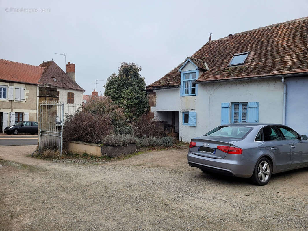 Appartement à CHATEL-DE-NEUVRE