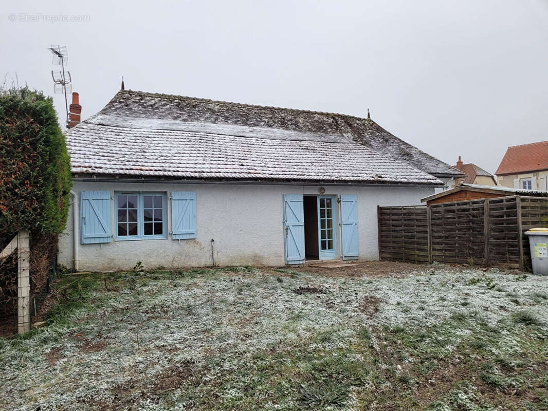 Appartement à CHATEL-DE-NEUVRE