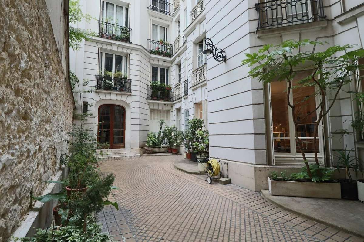 Appartement à PARIS-8E