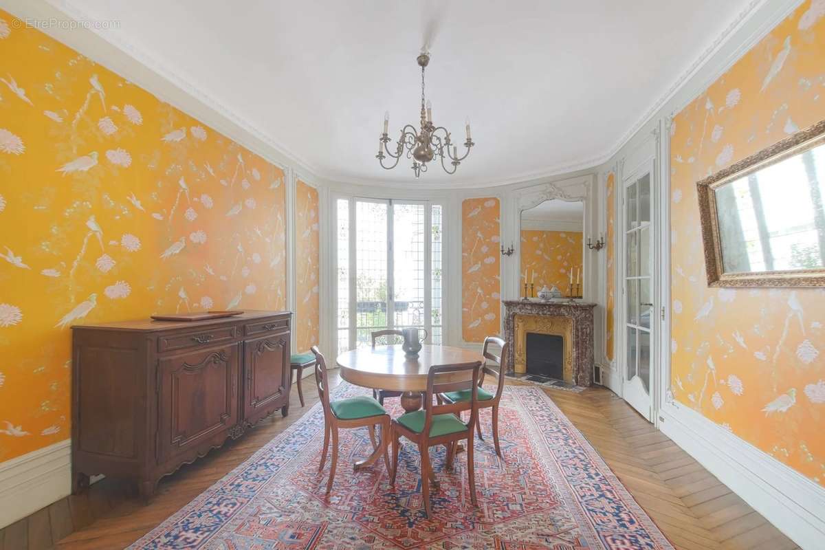 Appartement à PARIS-8E