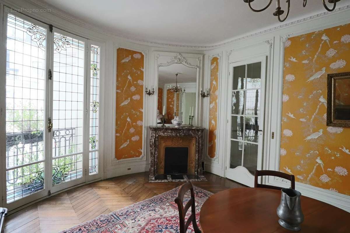 Appartement à PARIS-8E