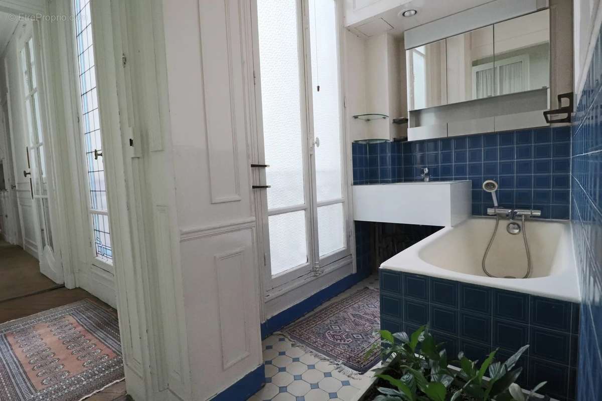 Appartement à PARIS-8E