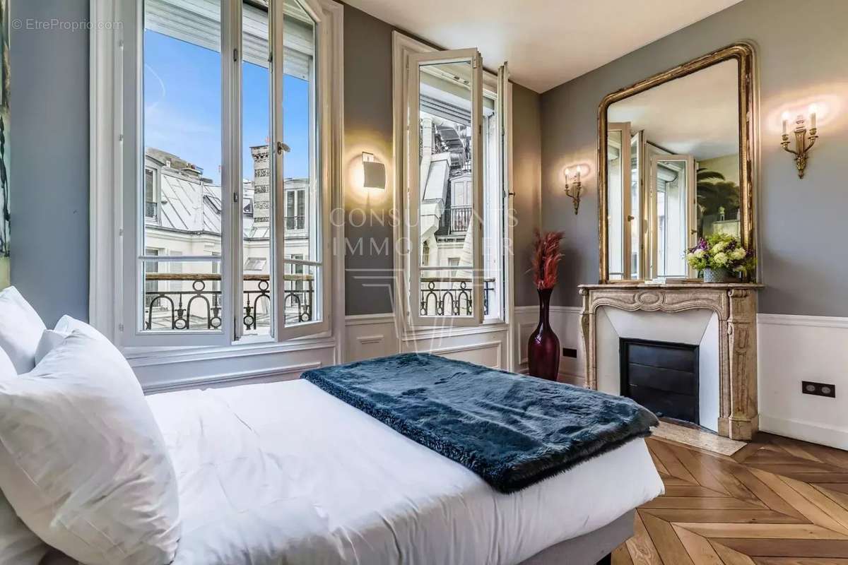 Appartement à PARIS-8E