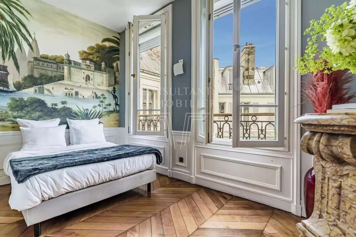 Appartement à PARIS-8E