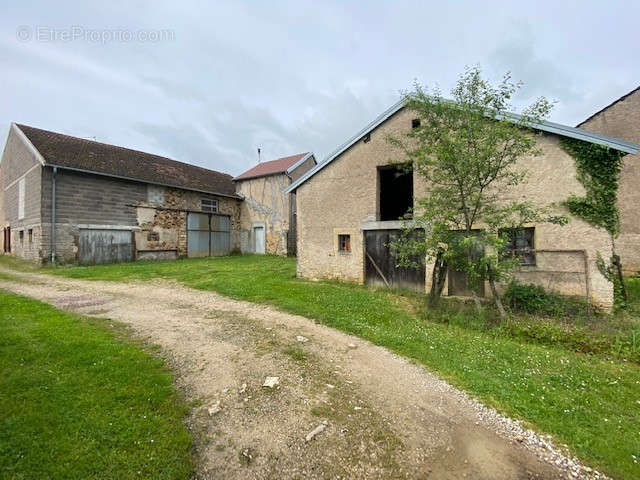 Maison à CONFLANS-SUR-LANTERNE