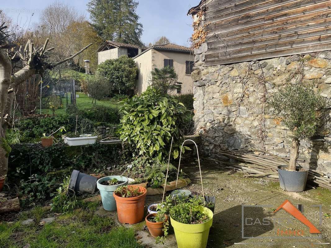 Maison à PRAT-BONREPAUX