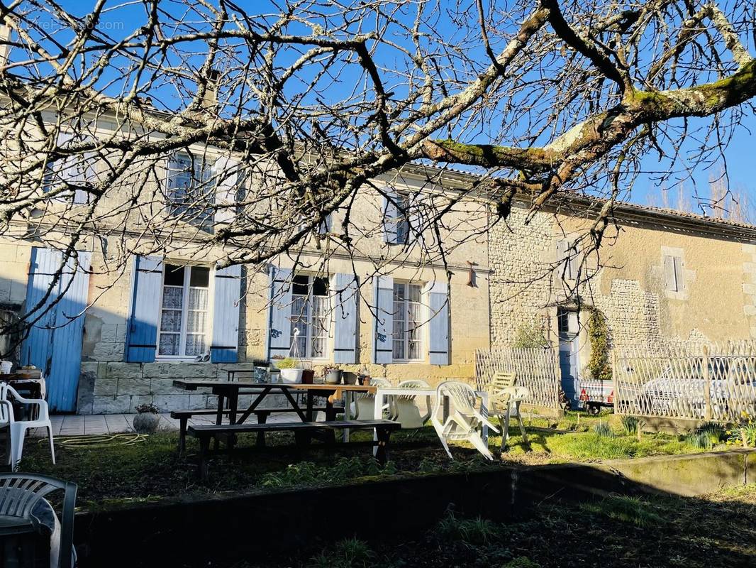 Maison à MORTAGNE-SUR-GIRONDE