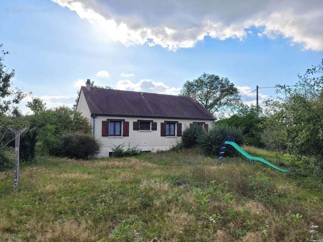 Maison à BELLOU-SUR-HUISNE