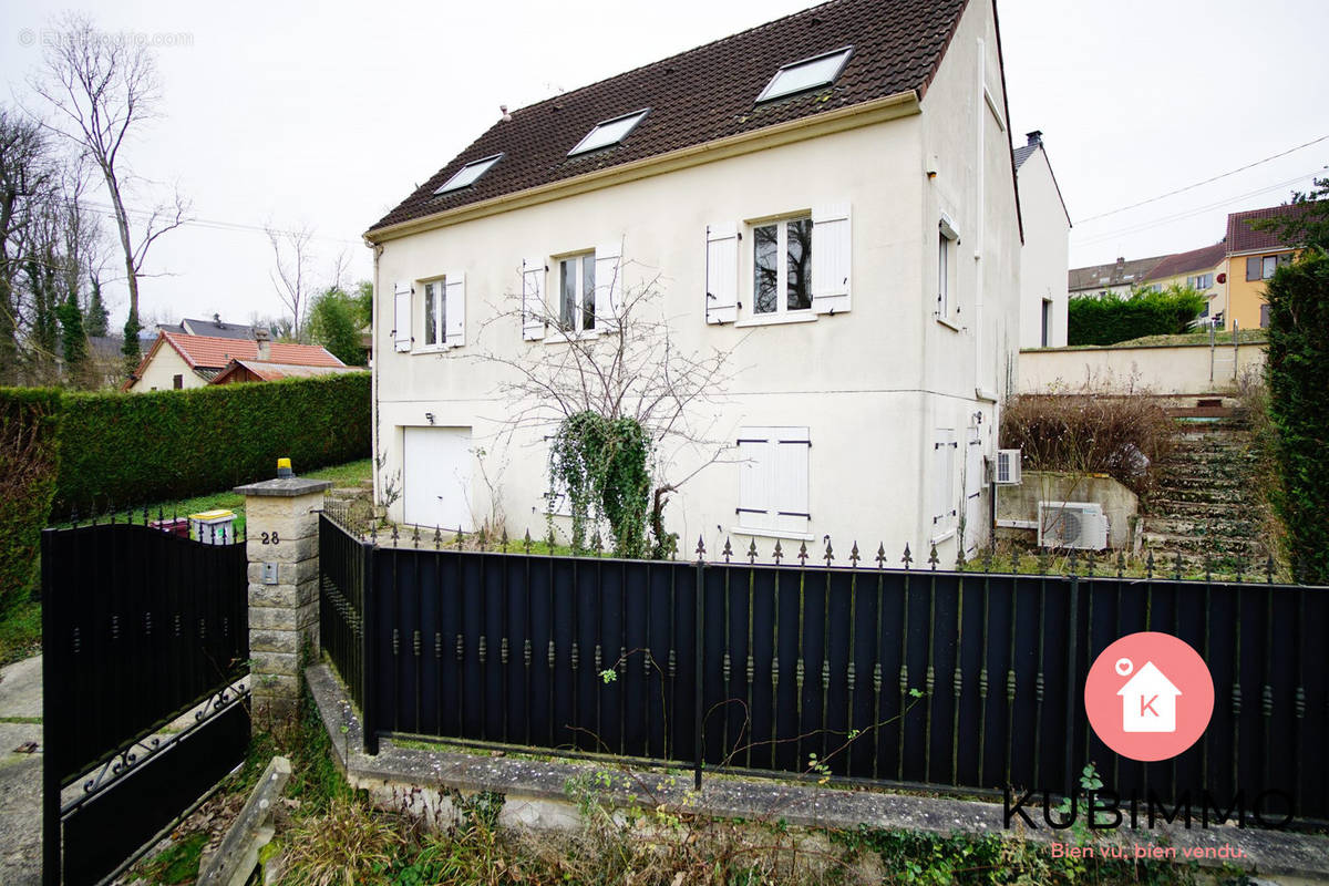 Maison à MONTEVRAIN