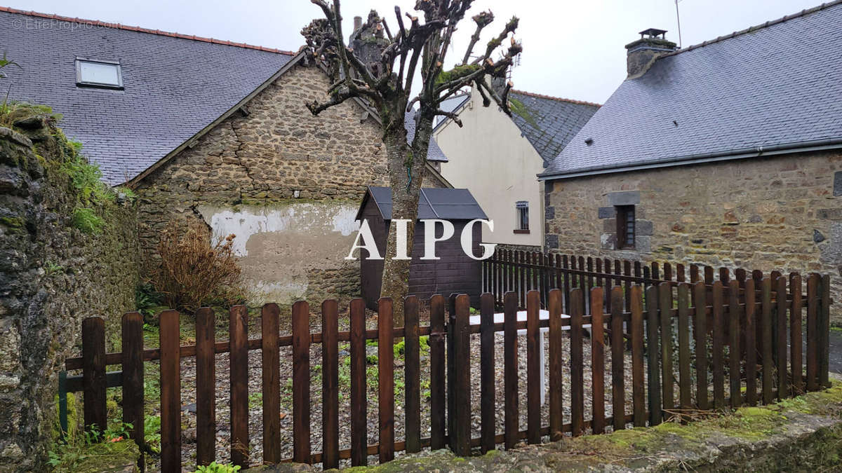 Maison à PLOUGUERNEVEL