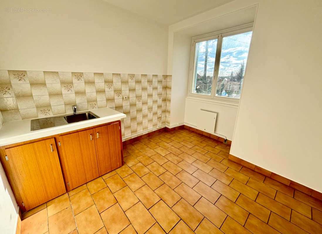 Appartement à JAUNAY-CLAN