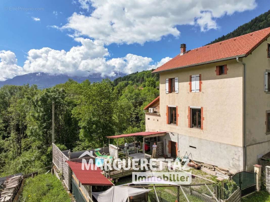 Maison à MARIGNIER