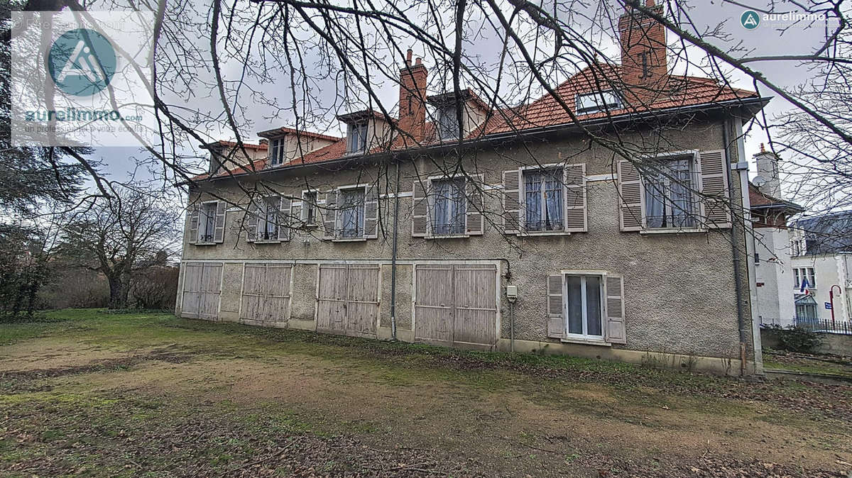 4 grands garages - Appartement à NERIS-LES-BAINS