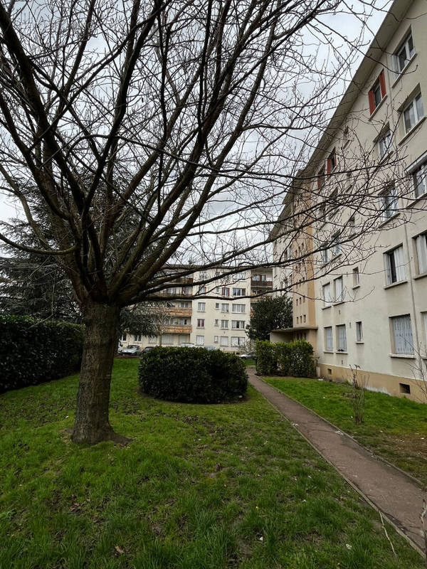 Appartement à LE BLANC-MESNIL