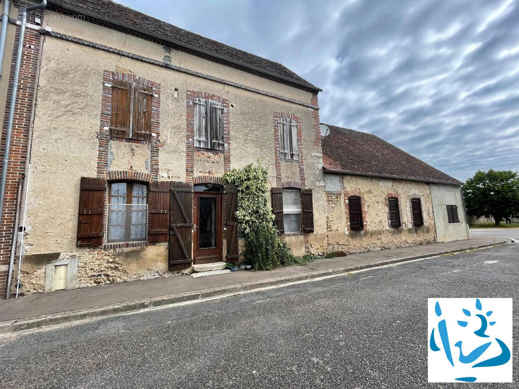 Maison à LA CELLE-SAINT-CYR