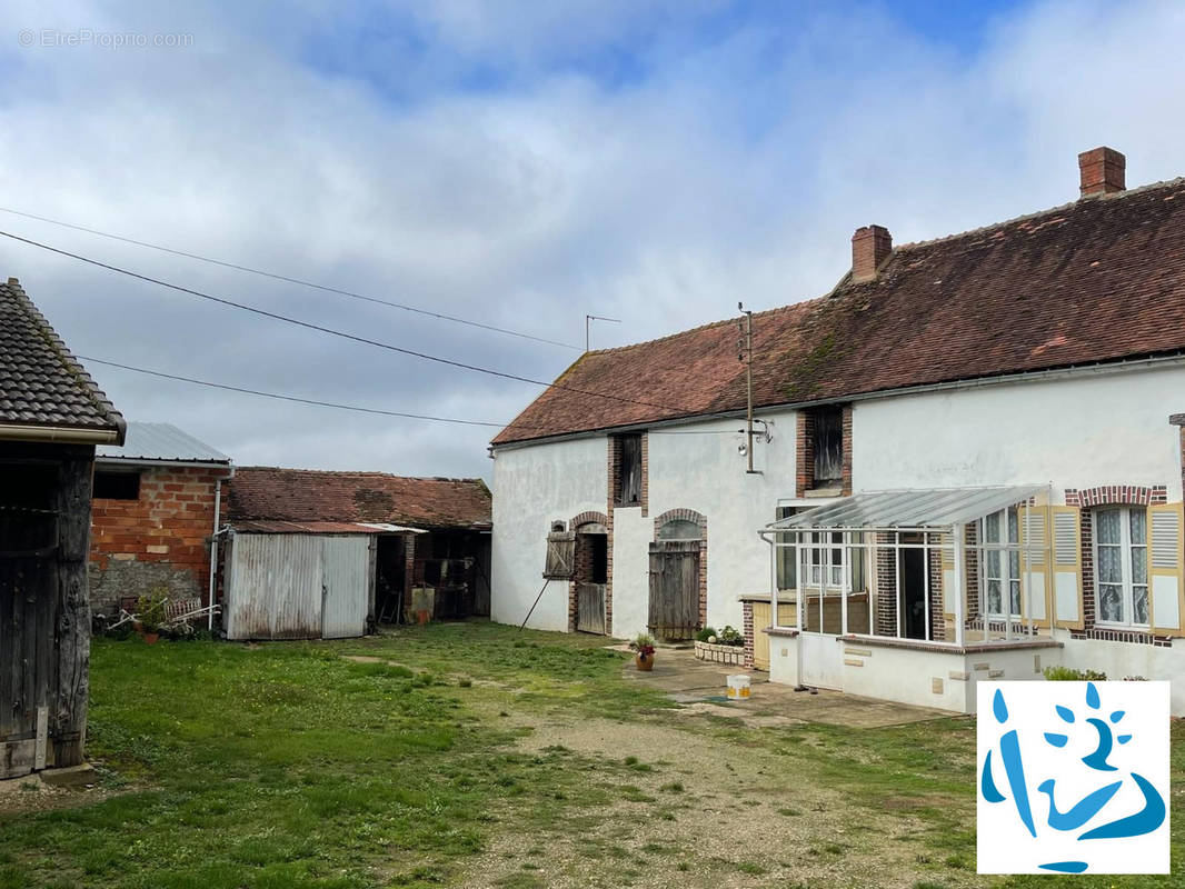 Maison à LES BORDES