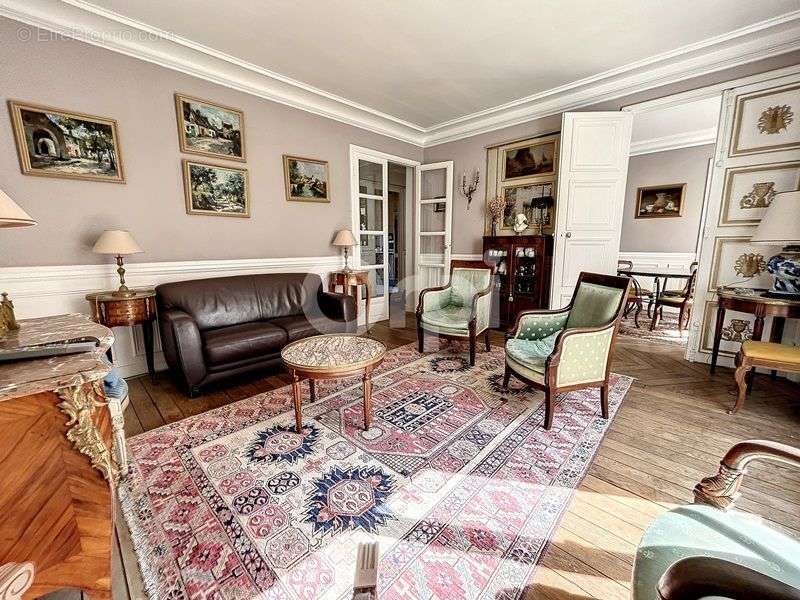 Appartement à PARIS-7E