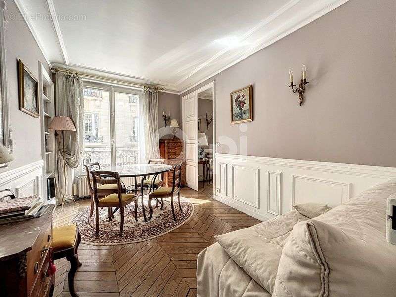 Appartement à PARIS-7E