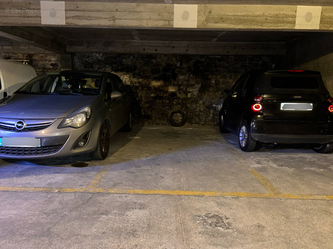 Parking à PARIS-12E