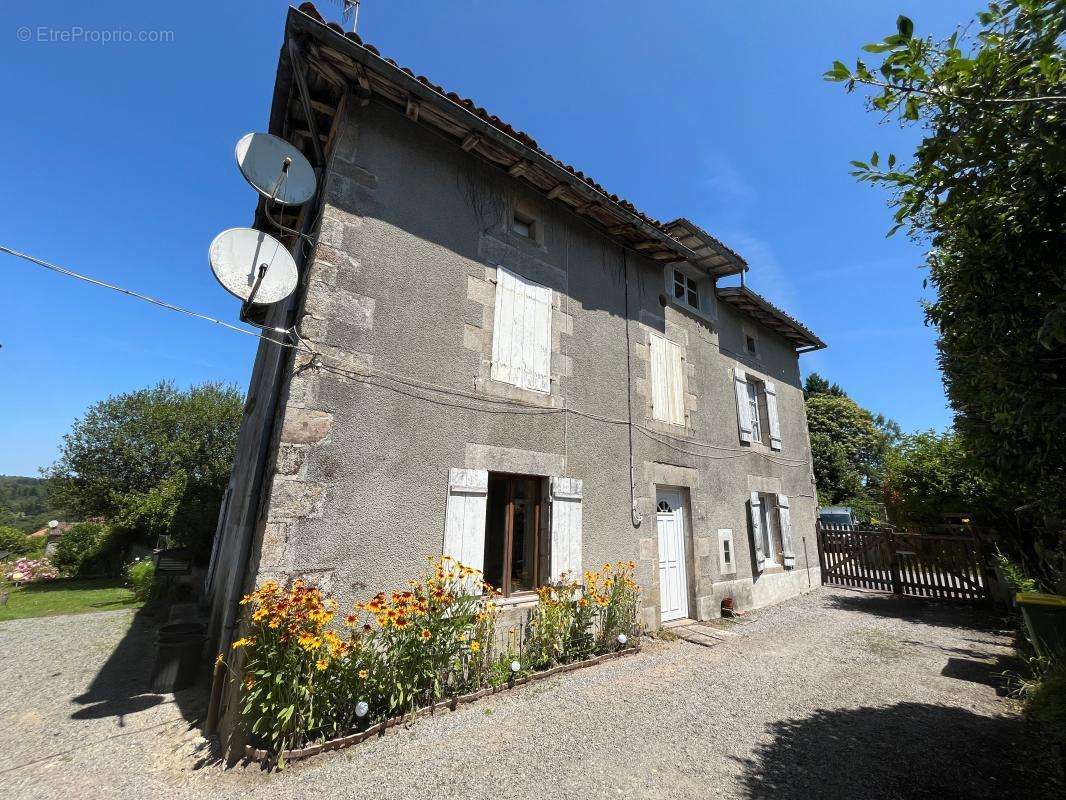 Maison à COMPREIGNAC