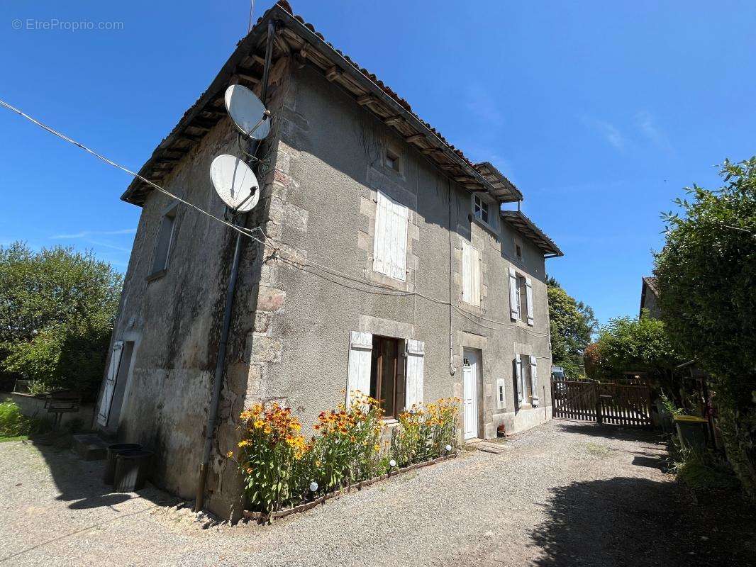 Maison à COMPREIGNAC