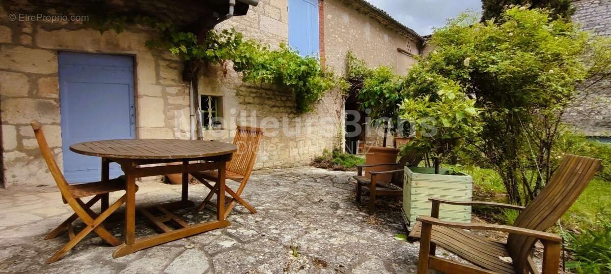 Maison à VILLENEUVE-SUR-VERE