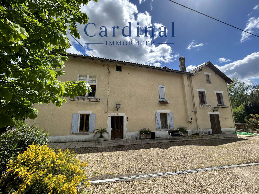 Maison à SAINT-ASTIER