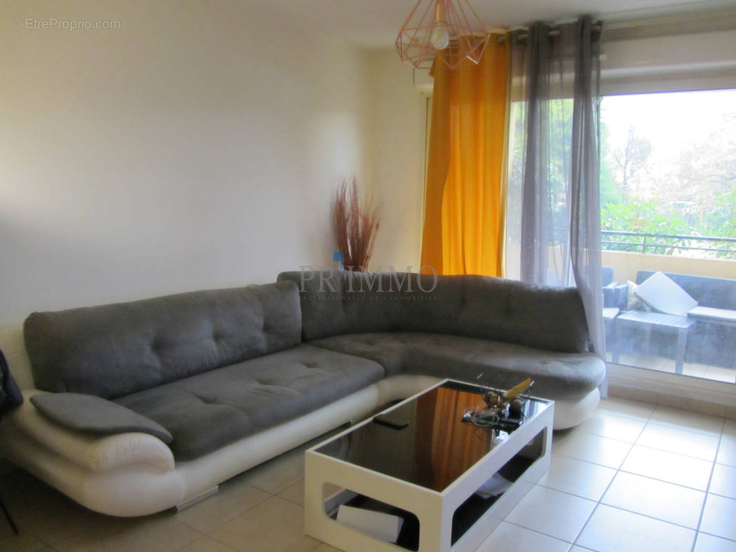 Appartement à ROQUEBRUNE-SUR-ARGENS