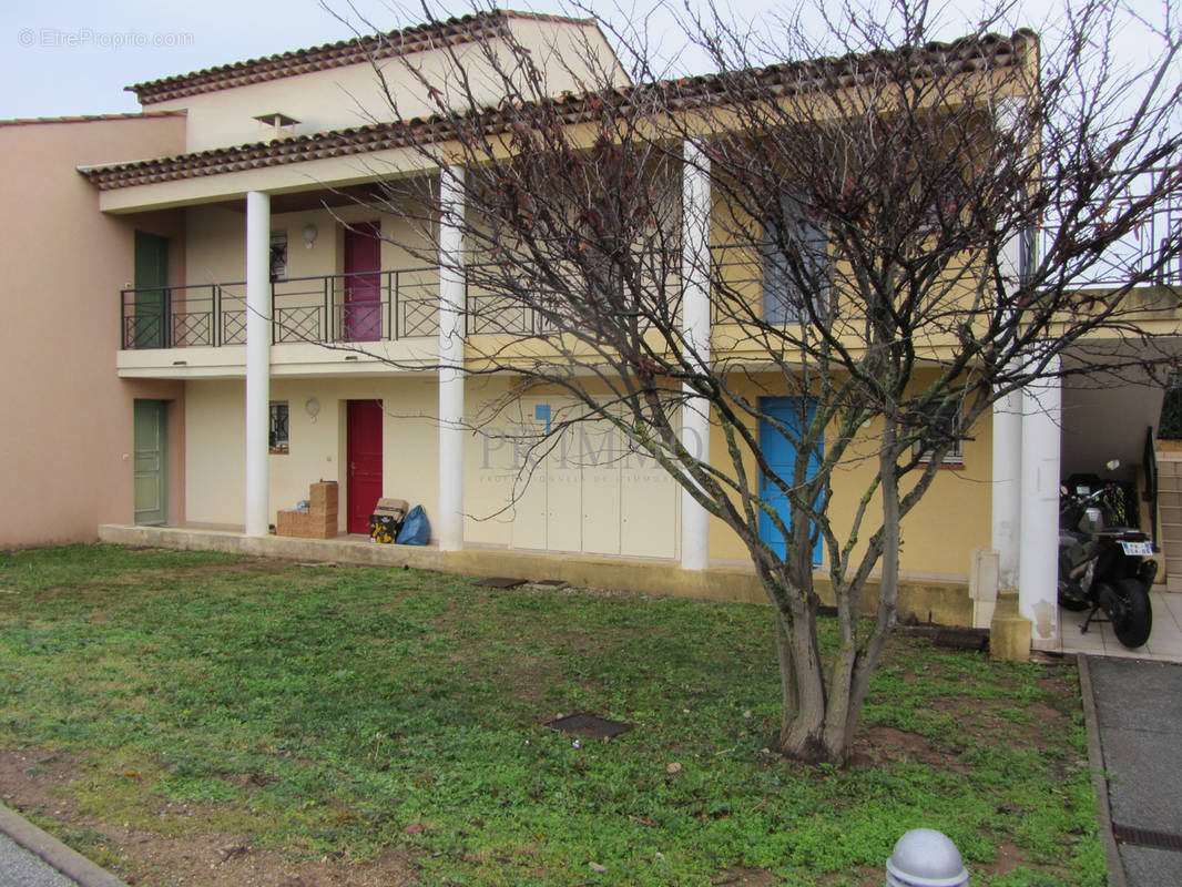 Appartement à ROQUEBRUNE-SUR-ARGENS