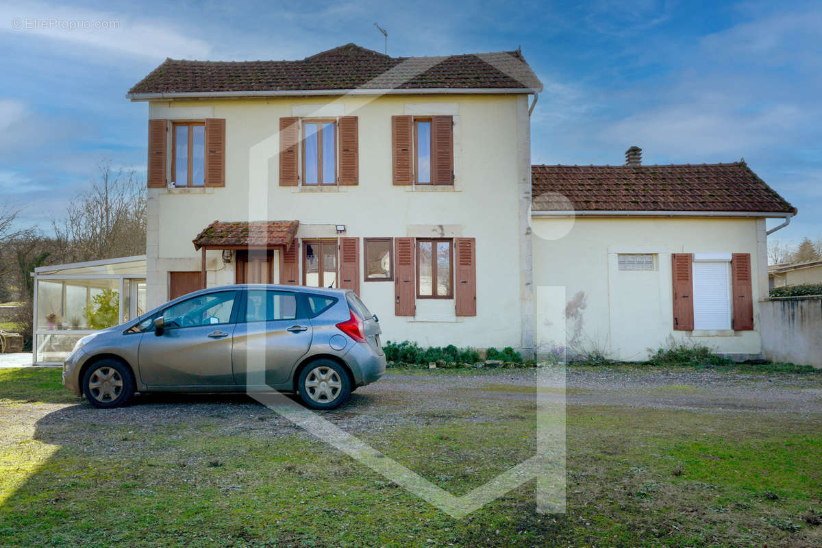 Maison à ENTRAINS-SUR-NOHAIN