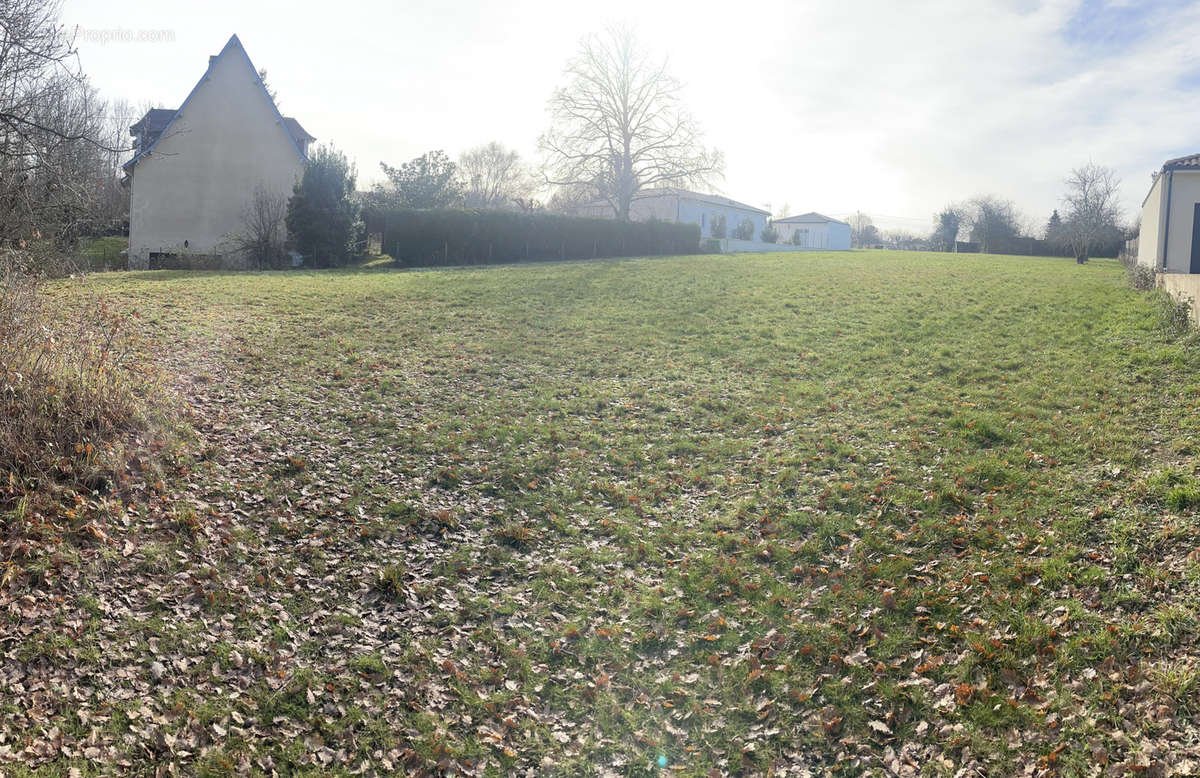 Terrain à COULOUNIEIX-CHAMIERS